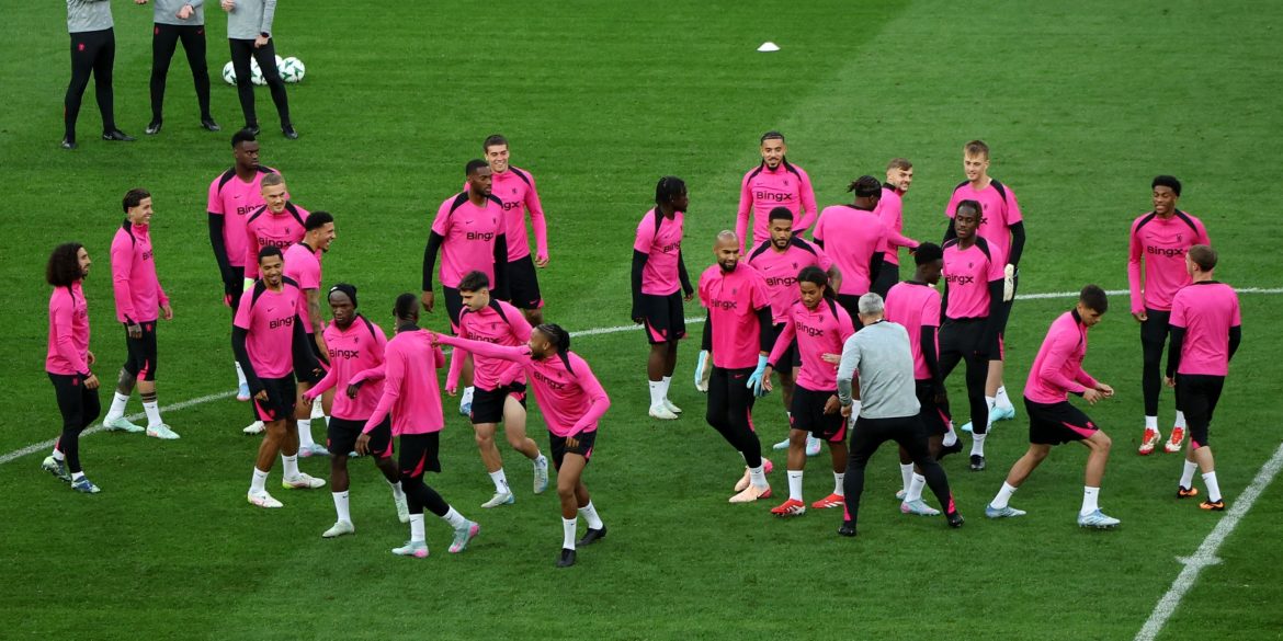 Chelsea defender spotted at club's training ground amid talks to leave